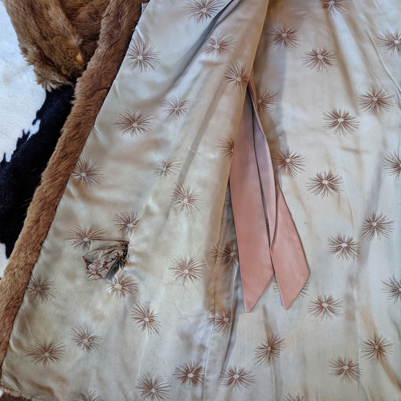 FUR coat - Picture 4 of 4